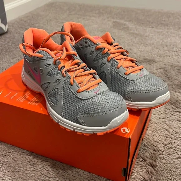 Nike revolution orange online